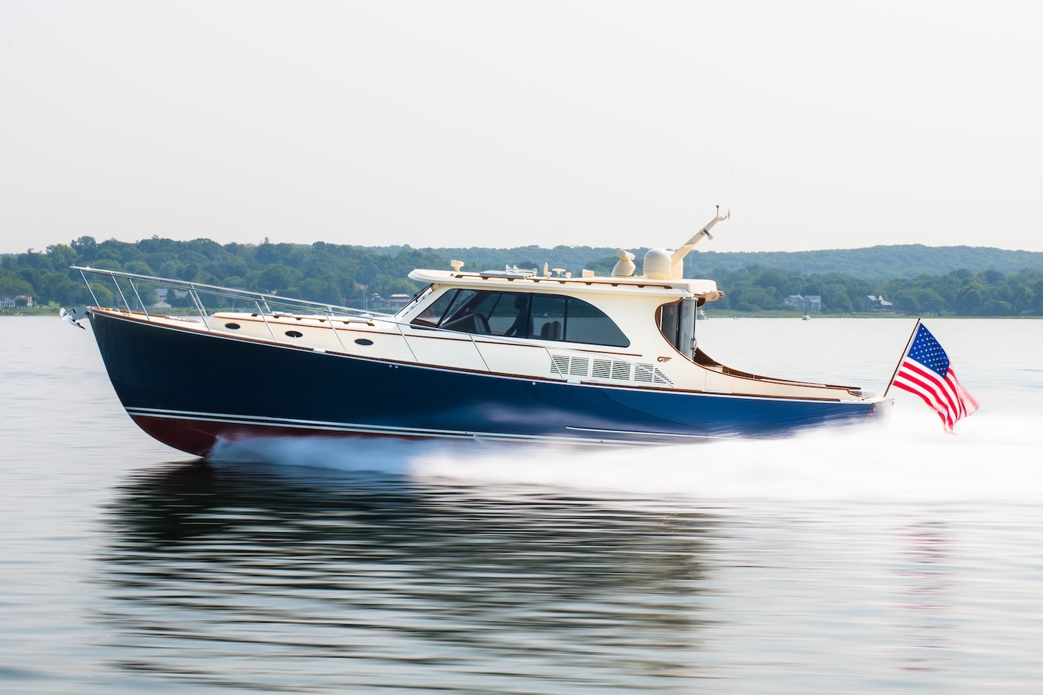 Hinckley_SportBoat40C_Lifestyle