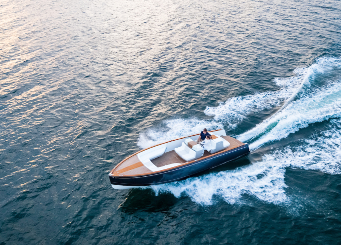 The Dasher Electric Yacht